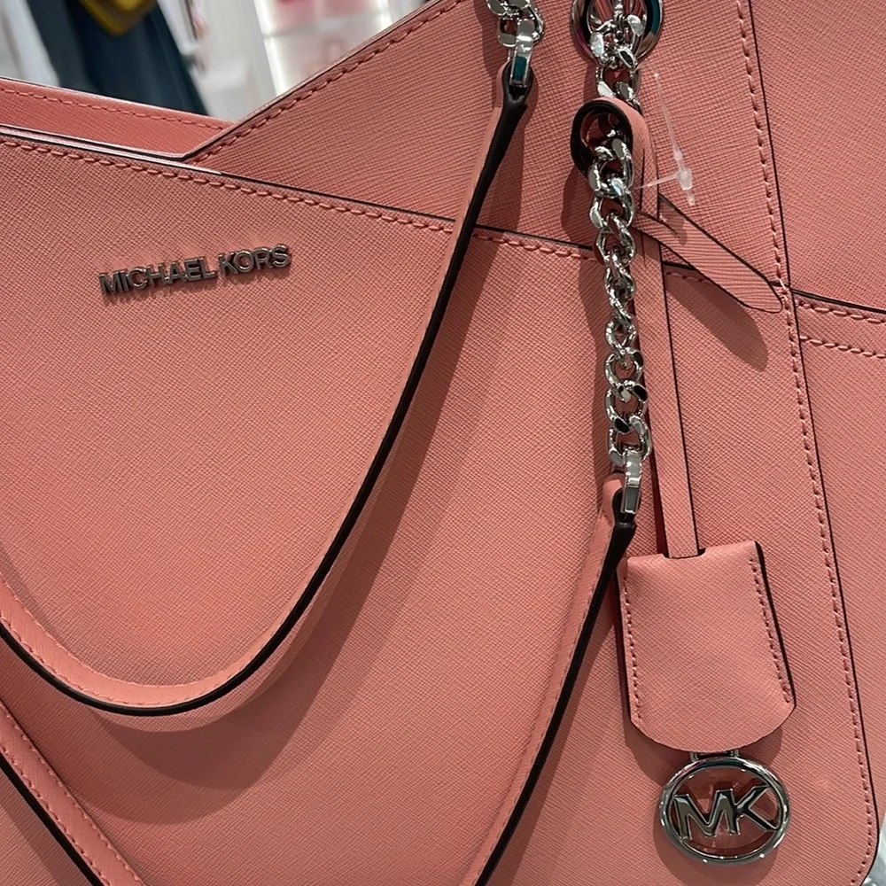 MICHAEL KORS
Jet Set Large X Chain Saffiano Leather Shoulder Tote HandBag
NWT - Picture 12 of 16